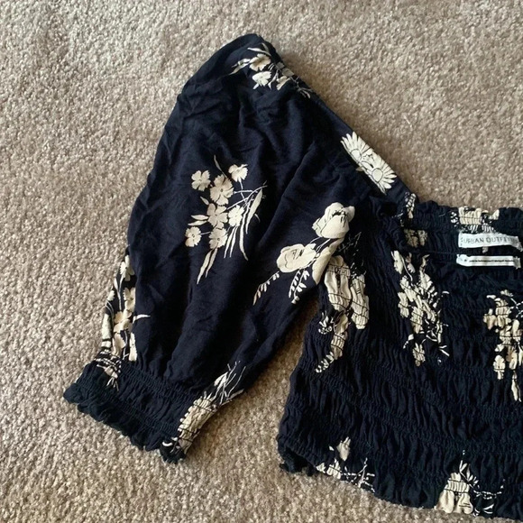 Urban Outfitters Giselle Smocked Cropped Top Size Small - Picture 3 of 6